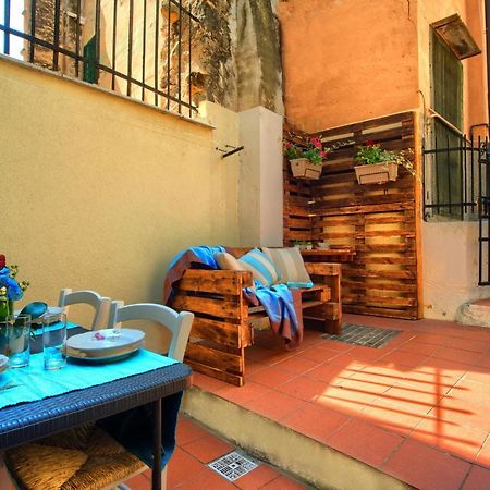 インペリア Casa A 2 Passi Dal Mare Con Patio Privatoヴィラ エクステリア 写真
