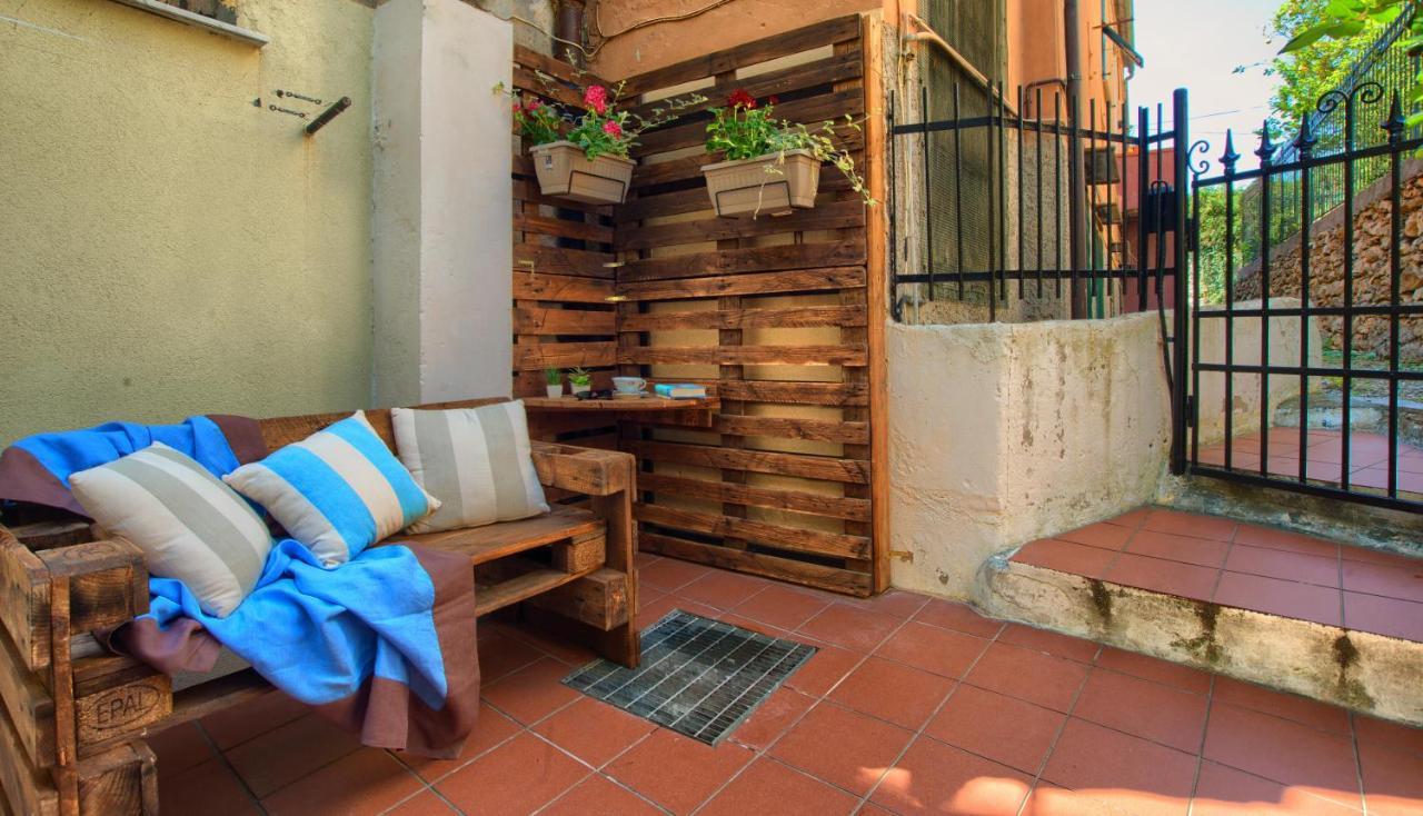 インペリア Casa A 2 Passi Dal Mare Con Patio Privatoヴィラ エクステリア 写真