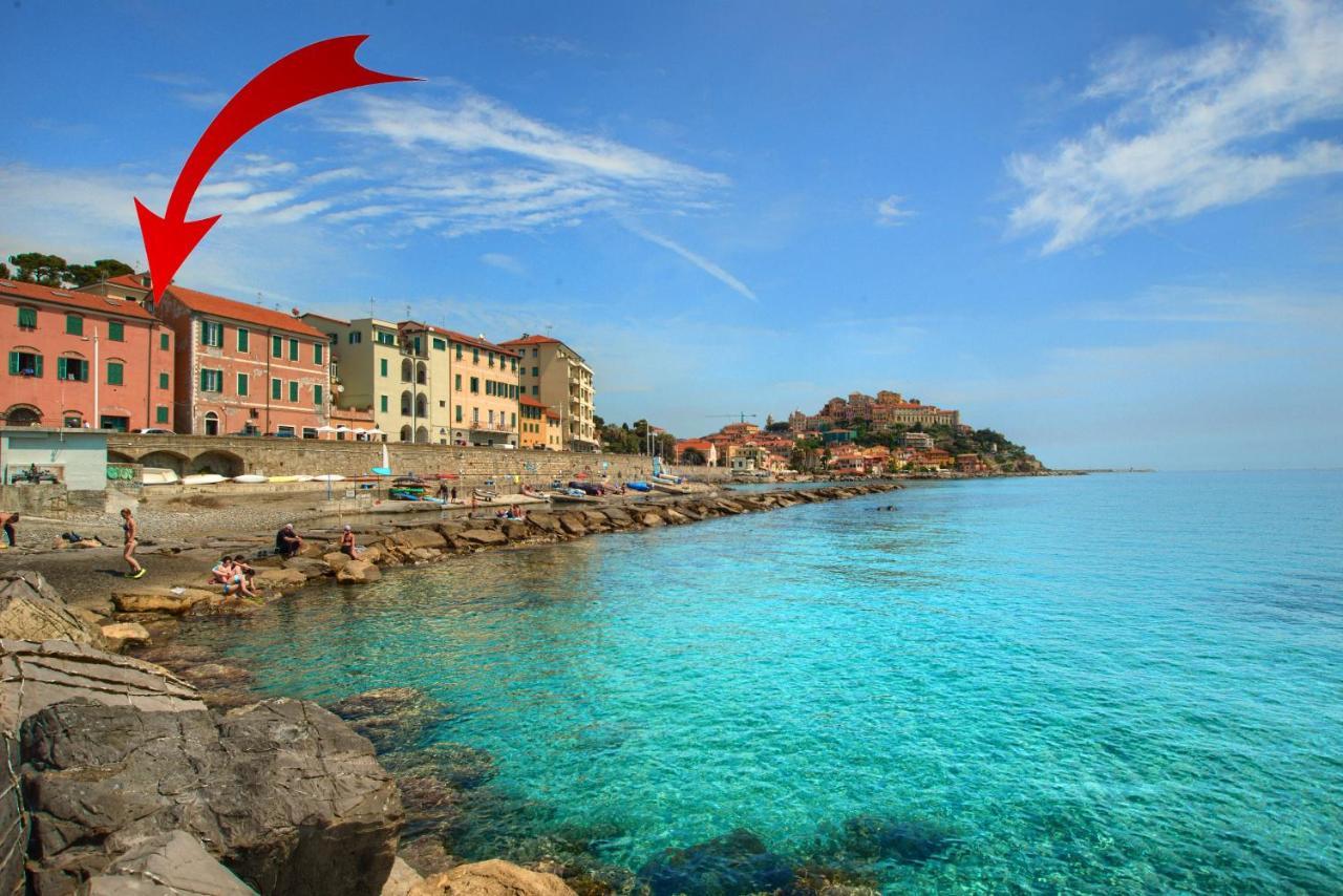 インペリア Casa A 2 Passi Dal Mare Con Patio Privatoヴィラ エクステリア 写真