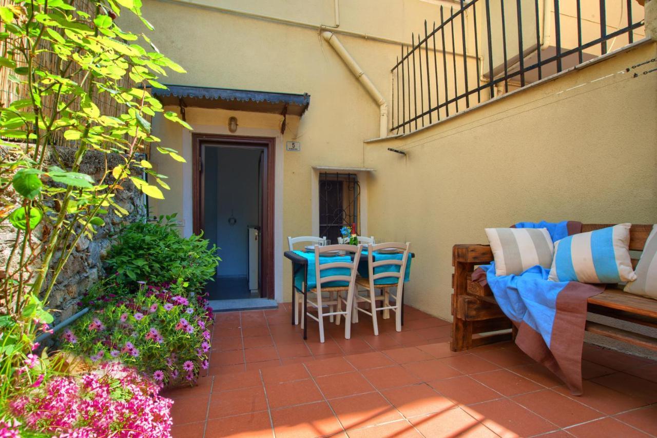 インペリア Casa A 2 Passi Dal Mare Con Patio Privatoヴィラ エクステリア 写真