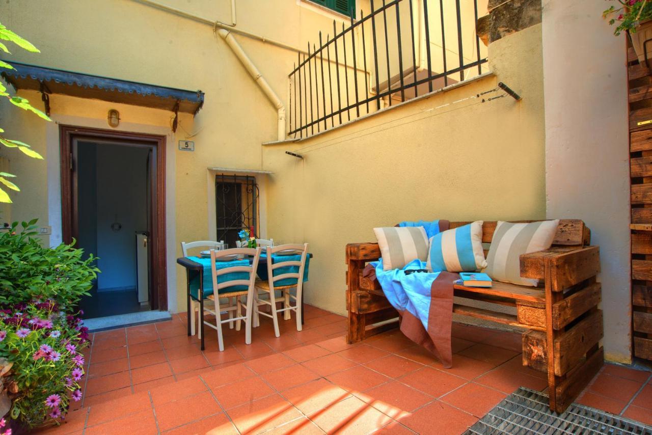 インペリア Casa A 2 Passi Dal Mare Con Patio Privatoヴィラ エクステリア 写真